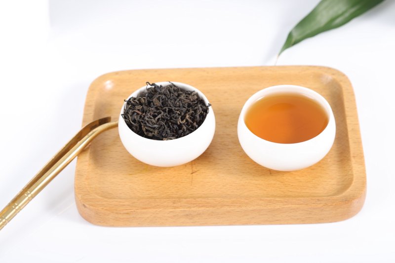 红茶绿茶:春日里的健康茶饮之选